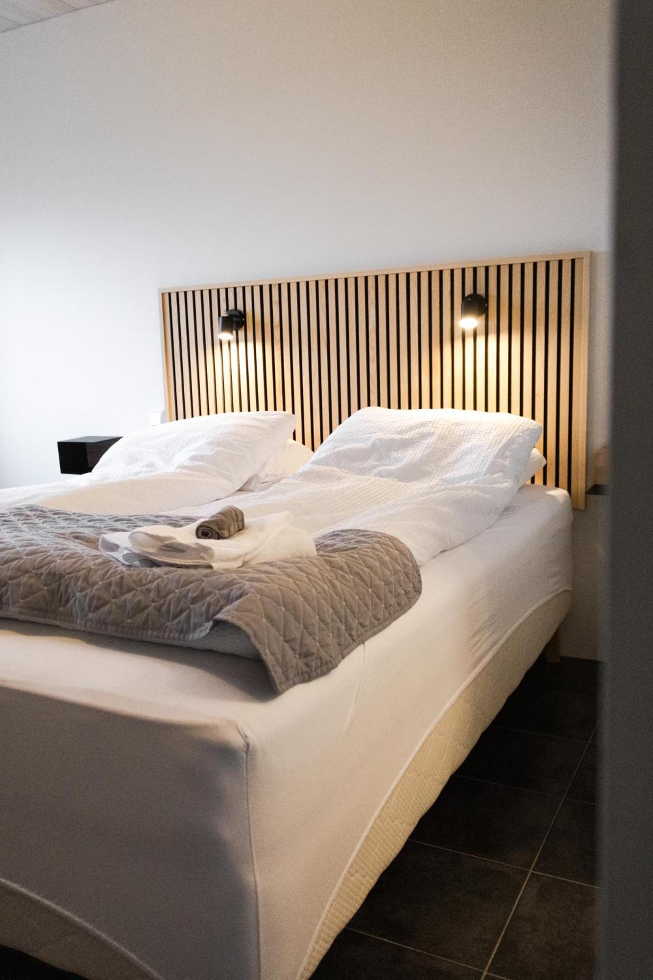 Urdartindur Guesthouse And Cottages Northurfjorthur Rum bild