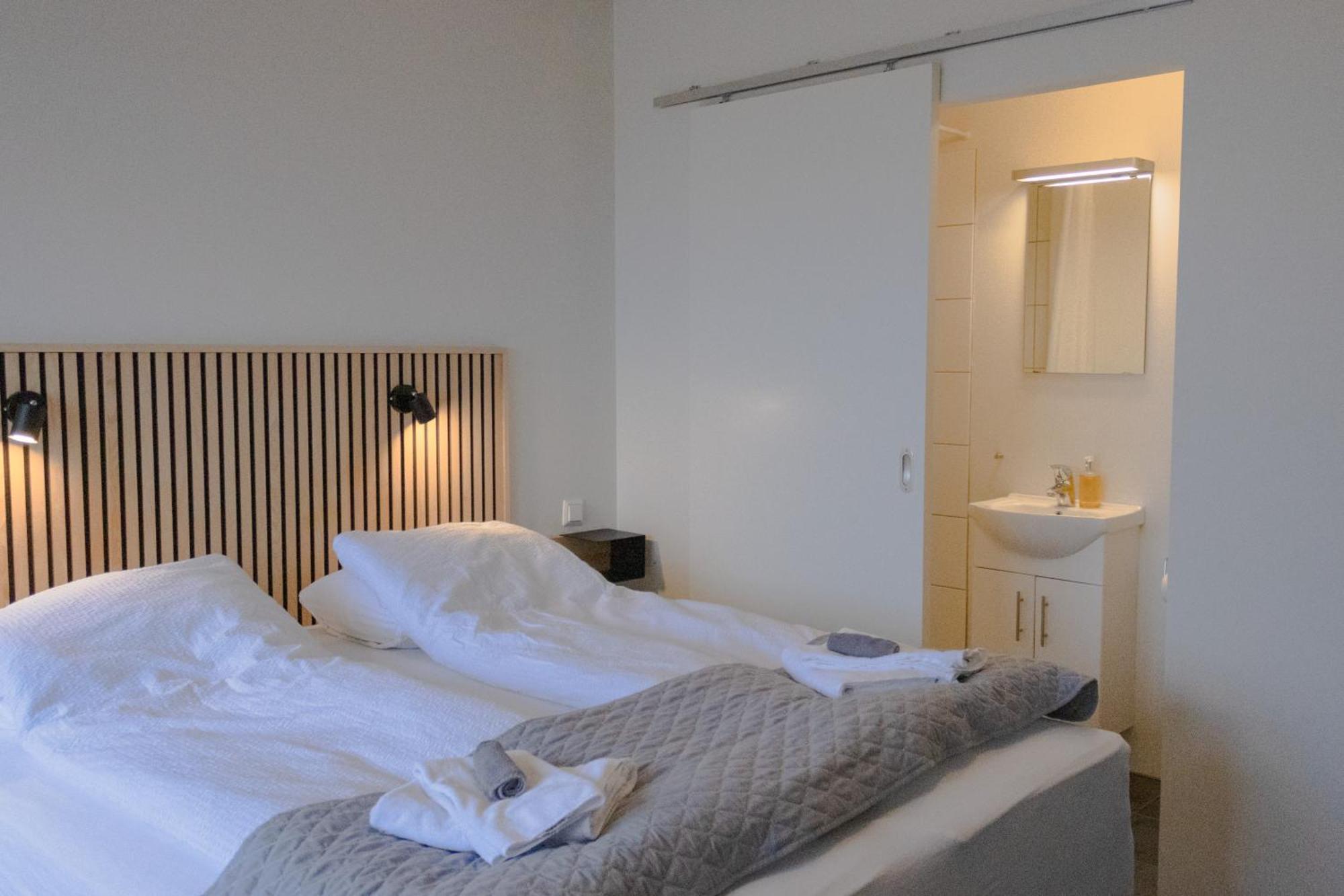 Urdartindur Guesthouse And Cottages Northurfjorthur Rum bild